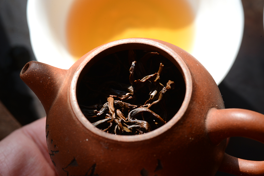 különleges minőségű kínai fekete tea quimen mao feng 