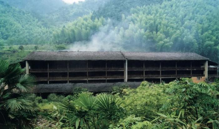 a Tongmu három emeletes füstölőház