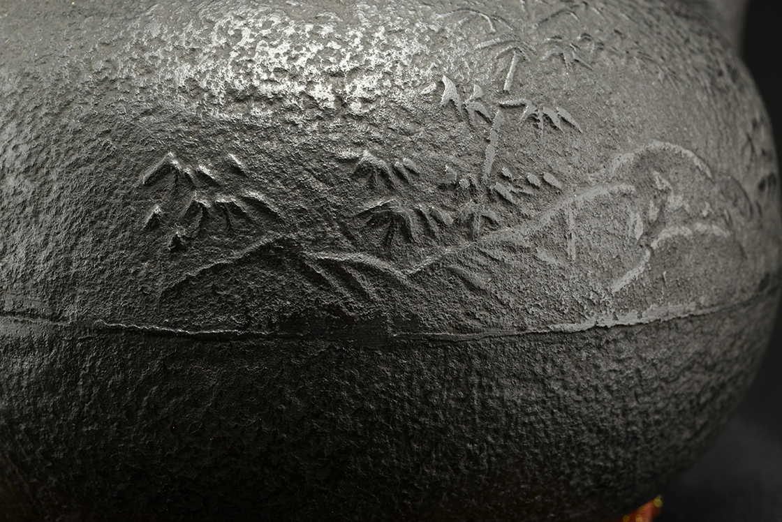 Dharuma Matsu Sho Dake Pear shape pine and bamboo pattern cast iron tetsubin 