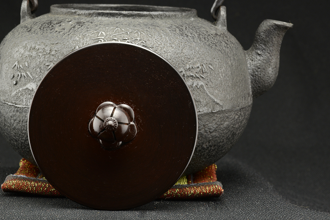 daruma japanese cast iron tetsubin teapot