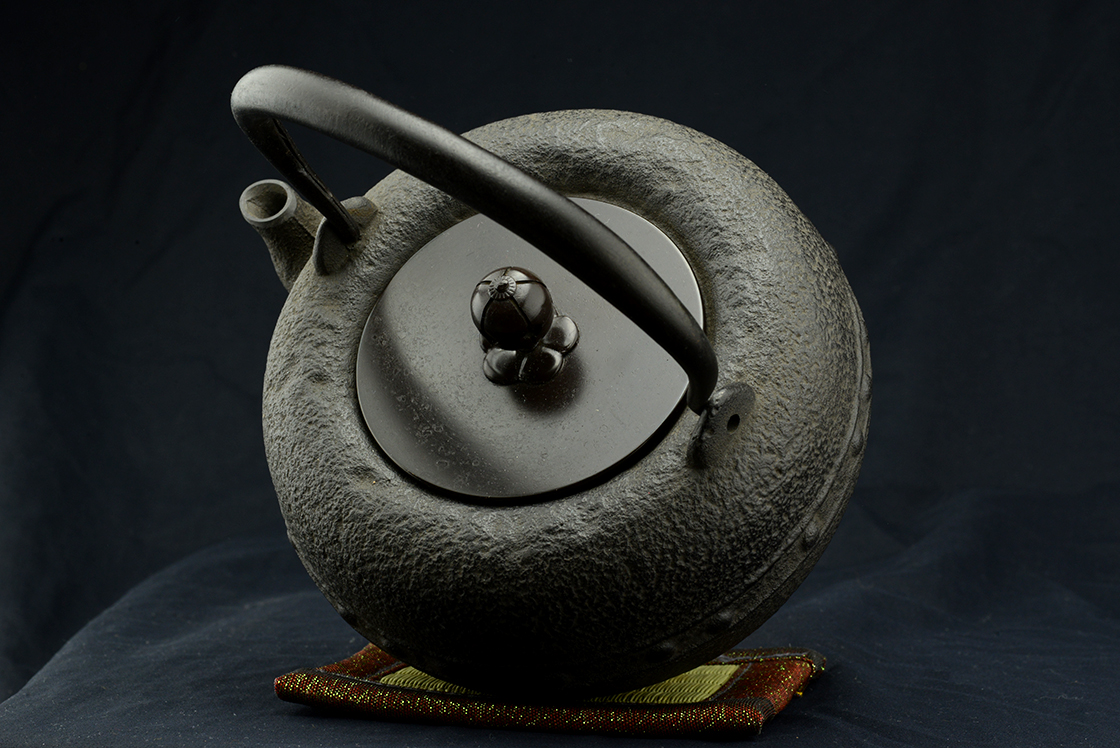 old woman tetsubin iron teapot 
