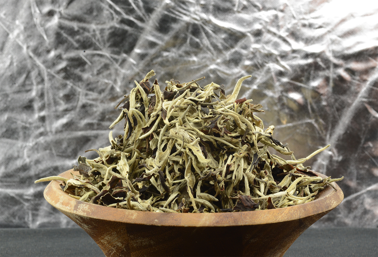 Yue Guang Bai fehér tea