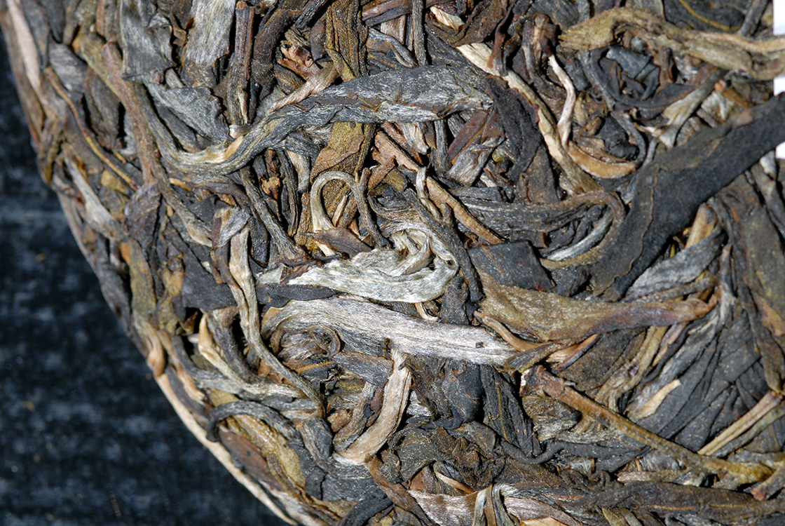 Ding Jia Zhai 丁家寨 2010 őszi Yi Wu vad sheng puerh tea