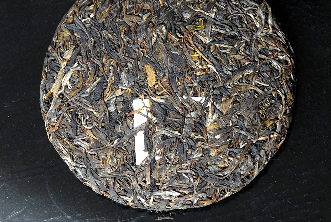 Vad puerh tea a Yi Wu határvidékéről  gua feng zhai sheng puerh tea