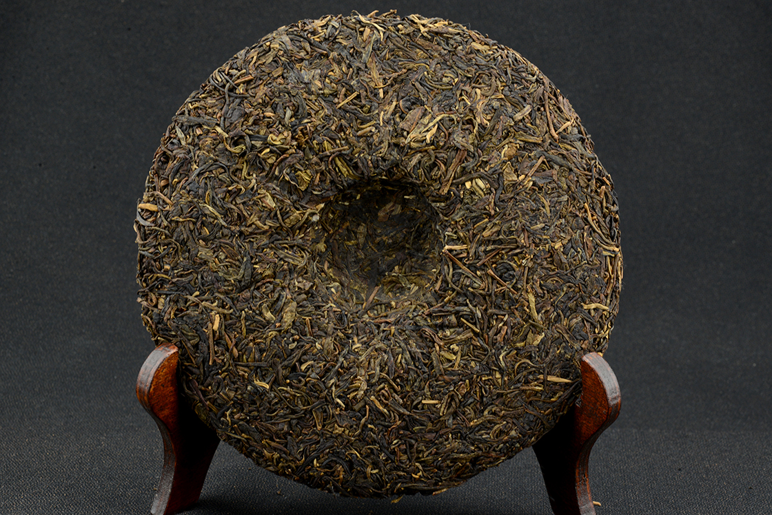 Menghai DAyi Ji Pin sheng puerh tea 2013