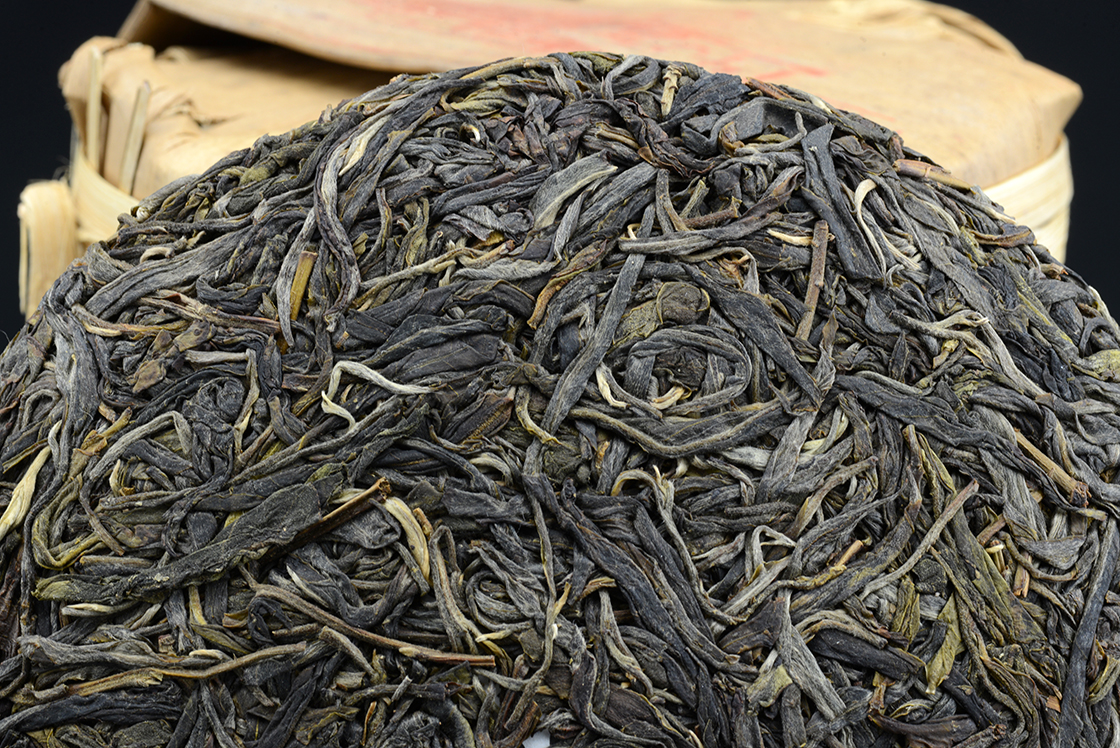 2015 Yiwu Walong vad sheng puerh tea