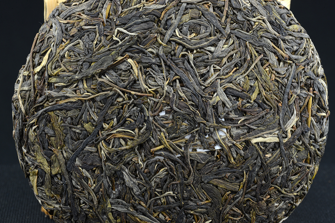 2015 Yiwu Walong vad sheng puerh tea