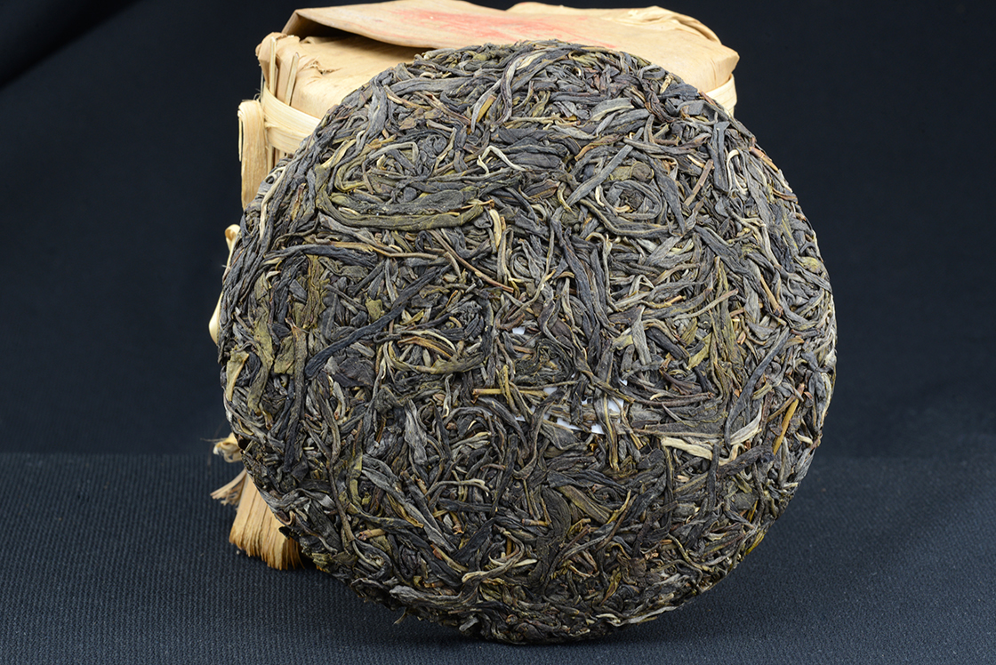 2015 Yiwu Walong vad sheng puerh tea