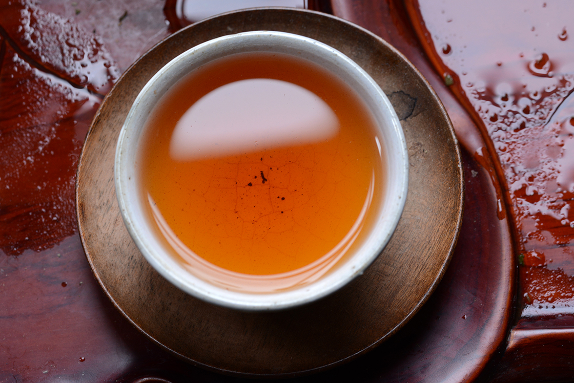 bambuszban érlelt liu bao hei cha kínai sötét fekete tea