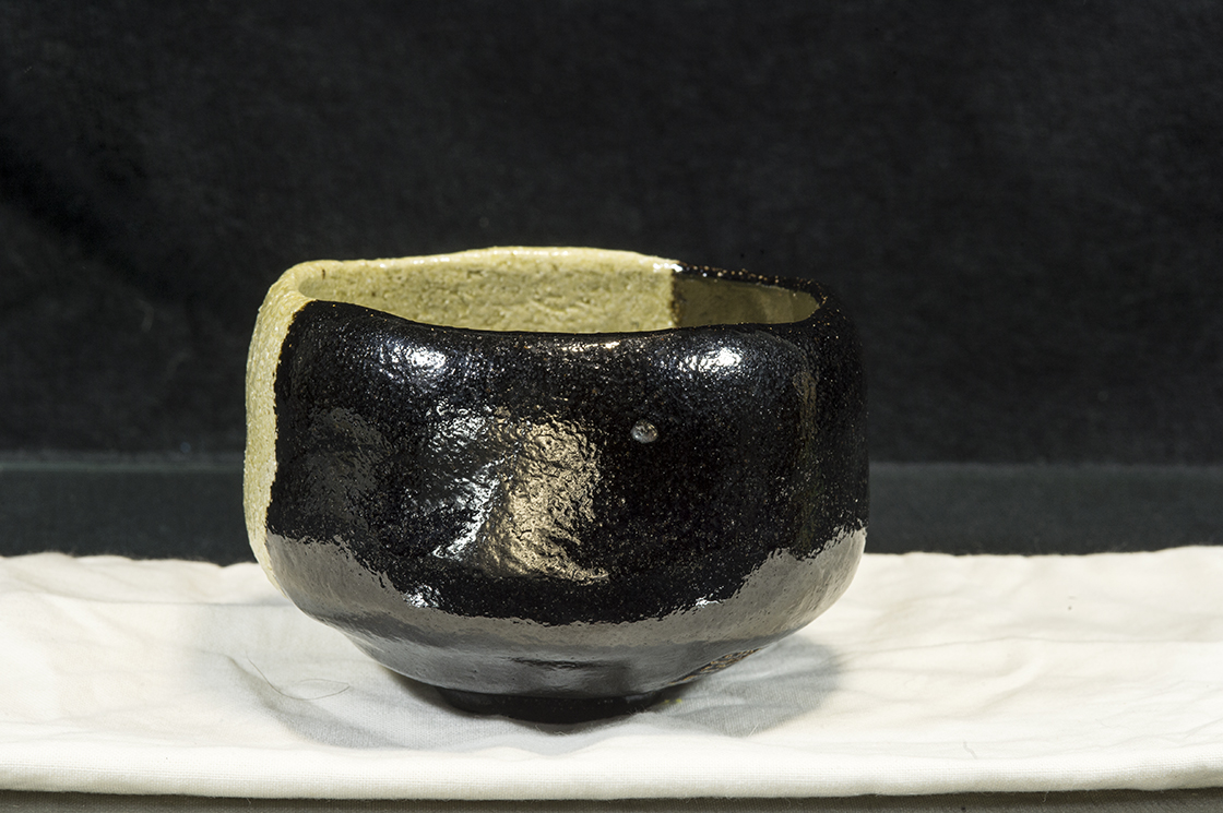Equinox fekete-fehér kuro raku teáscsésze