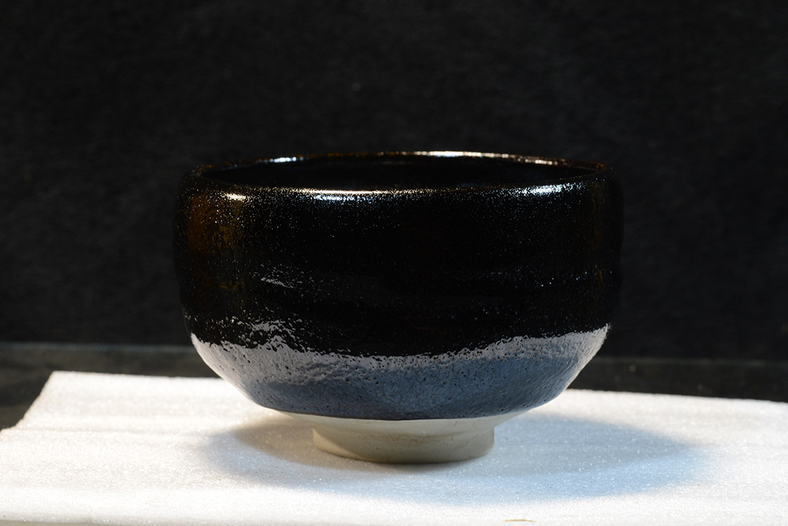 Fekete raku teáscsésze, kuro raku chawan