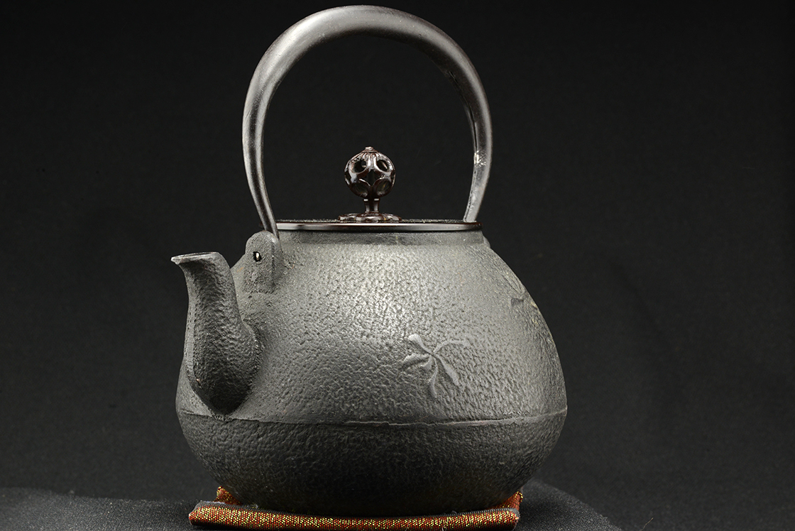 chokan japanese cast iron tetsubin tea kettle