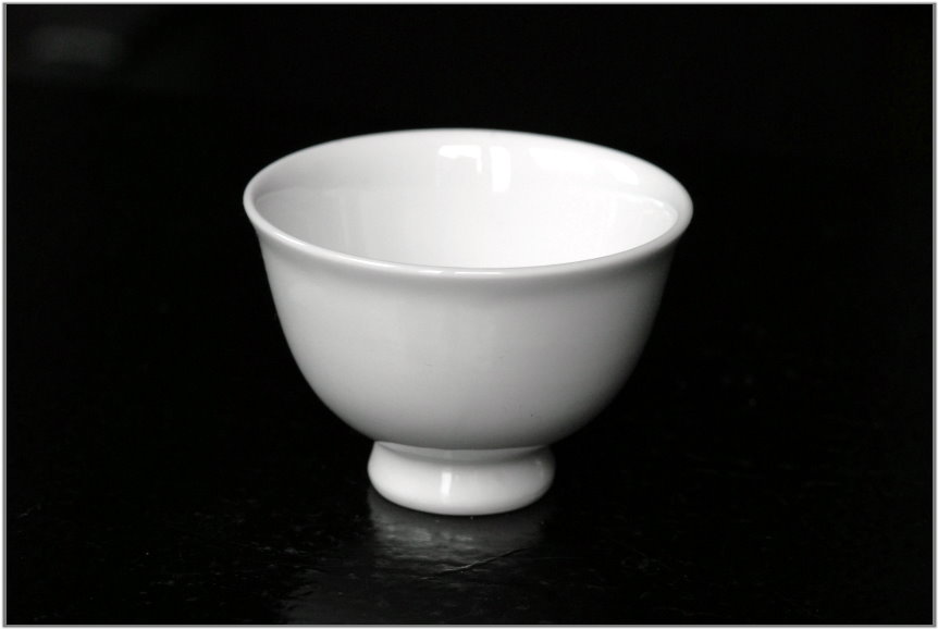 fehér porcelán japán teáscsésze