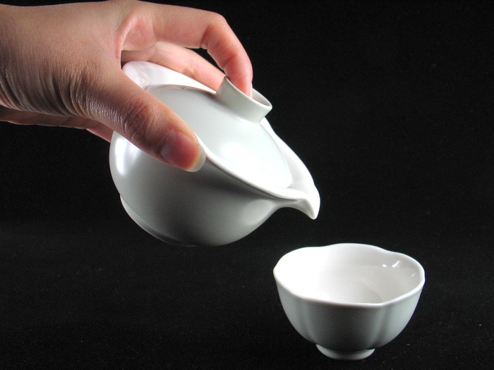 porcellain gaiwan set.jpg