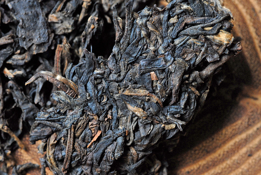 1999 menghai purple dayi sheng puerh tea