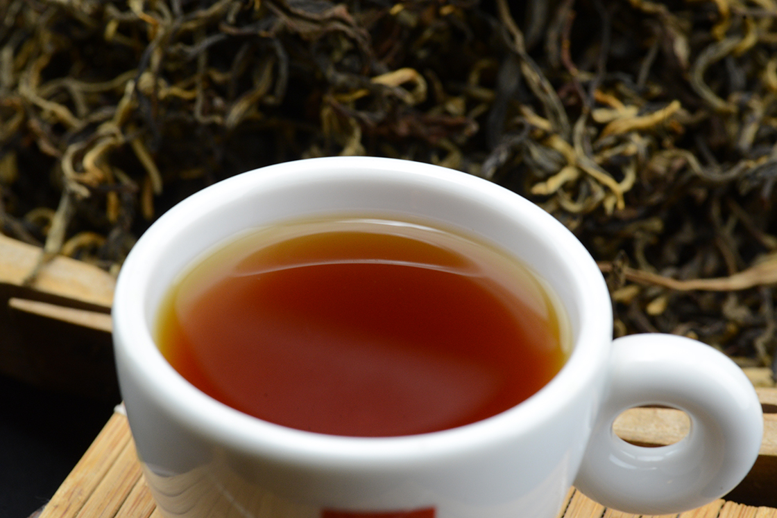 Bulang hegyi dian hong yunnani aranyvörös fekete tea