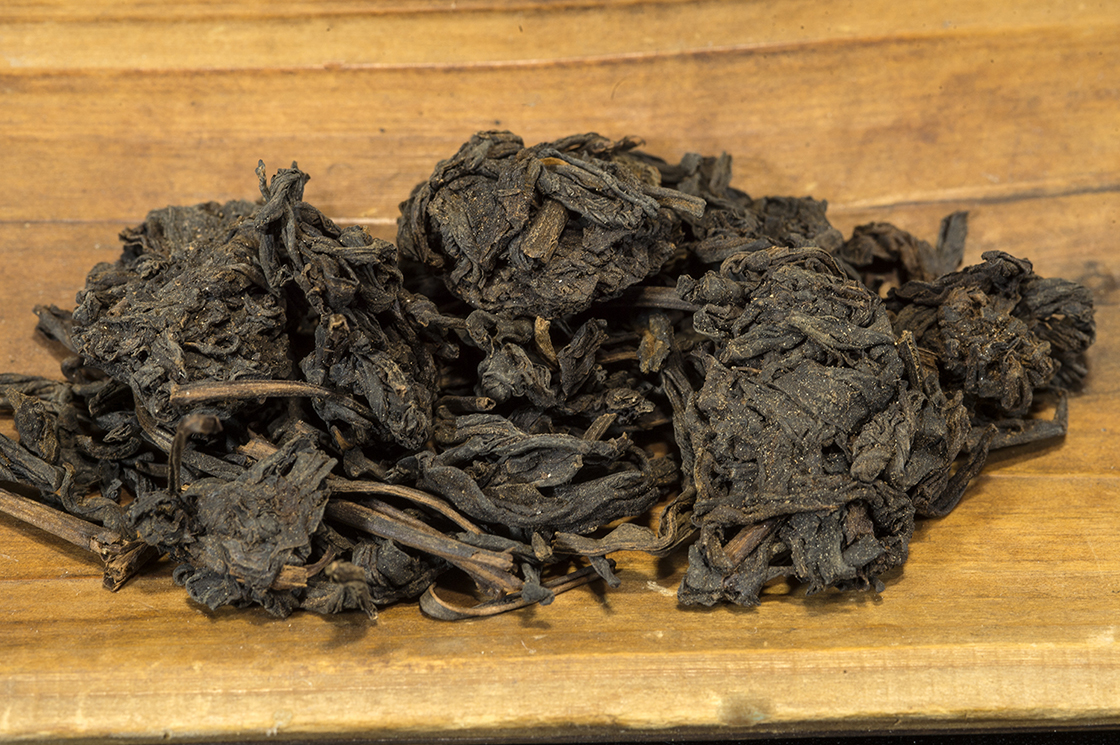 2007 Liu Bao 2702 érlelt hei cha posztfermentált tea
