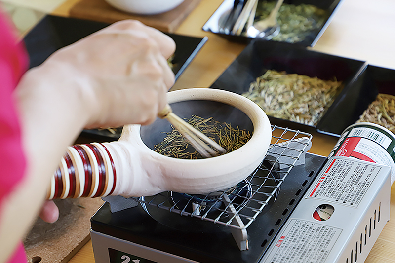 hojicha sütött tea