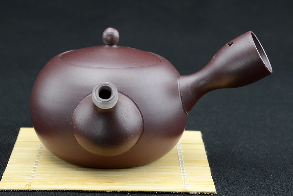 jitsuzan small teapot for gyokuro.jpg