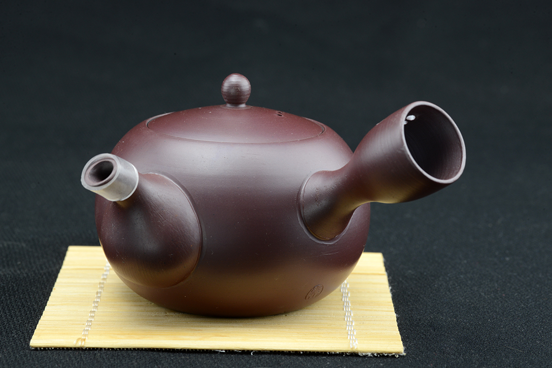 jitsuzan small teapot side.jpg