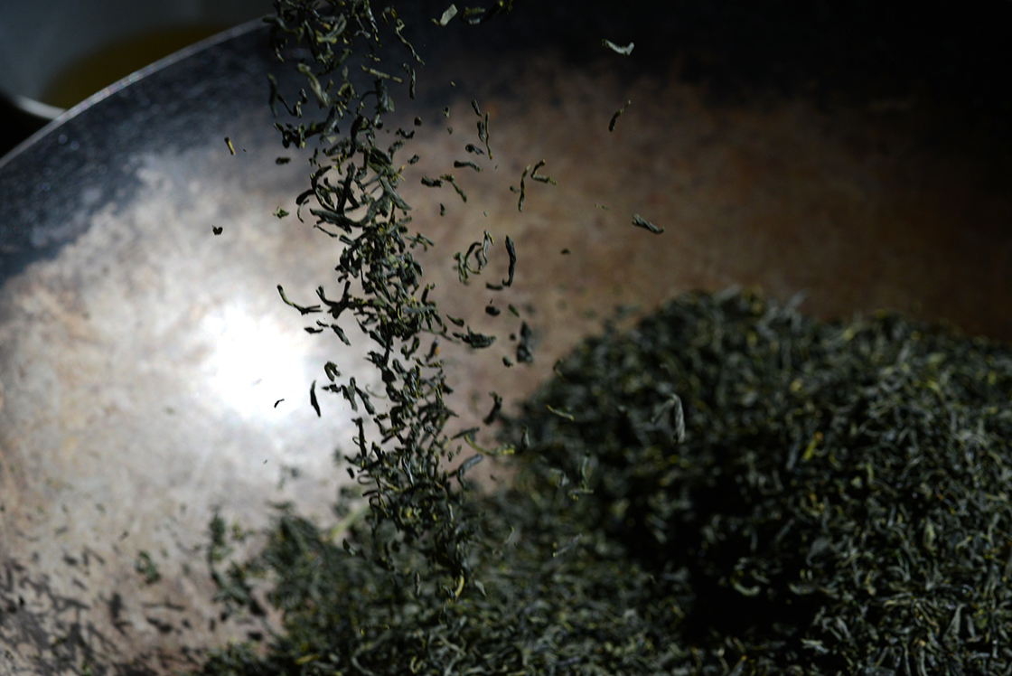 Issien gazdaságos kamairicha sütött japán zöld tea
