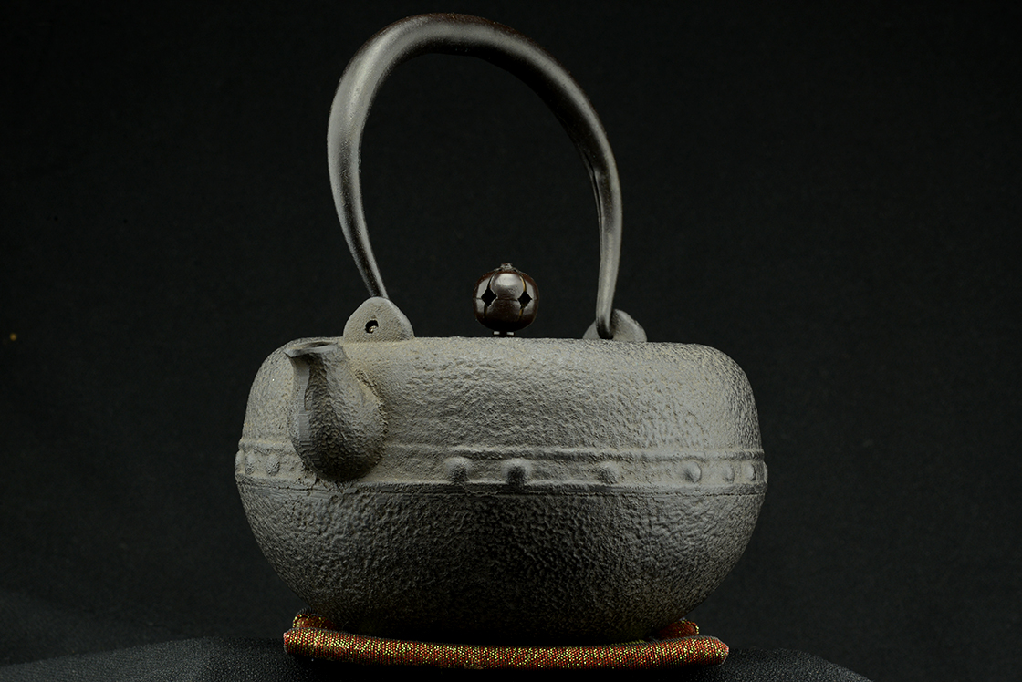 old woman tetsubin iron teapot 