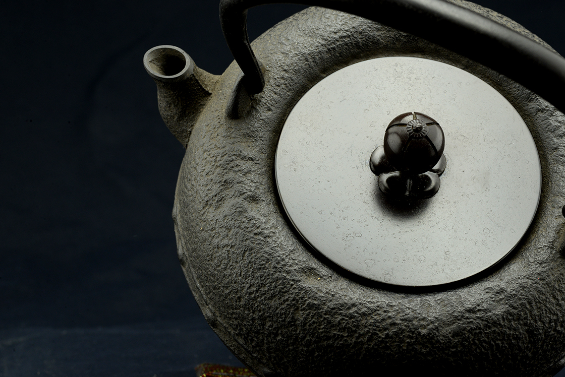 old woman tetsubin iron teapot 