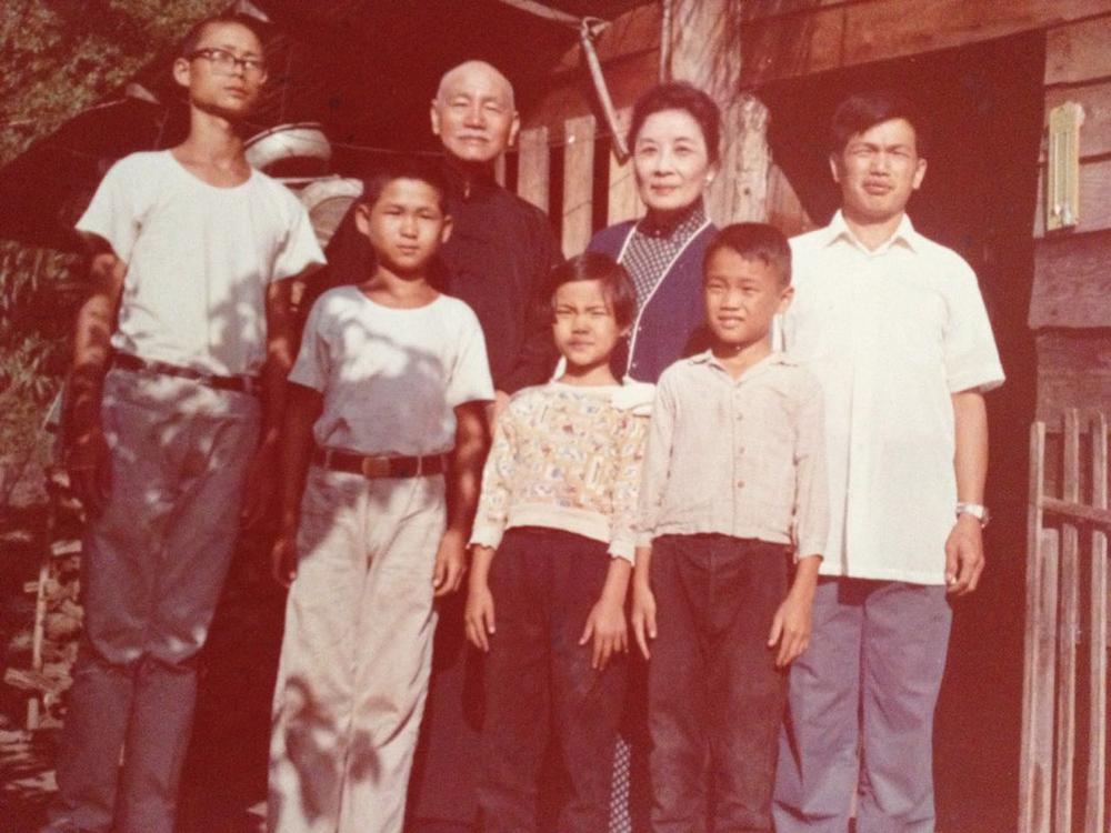 A Chen család Csang-Kaj-Sekkel.. Limei Chen fotója
