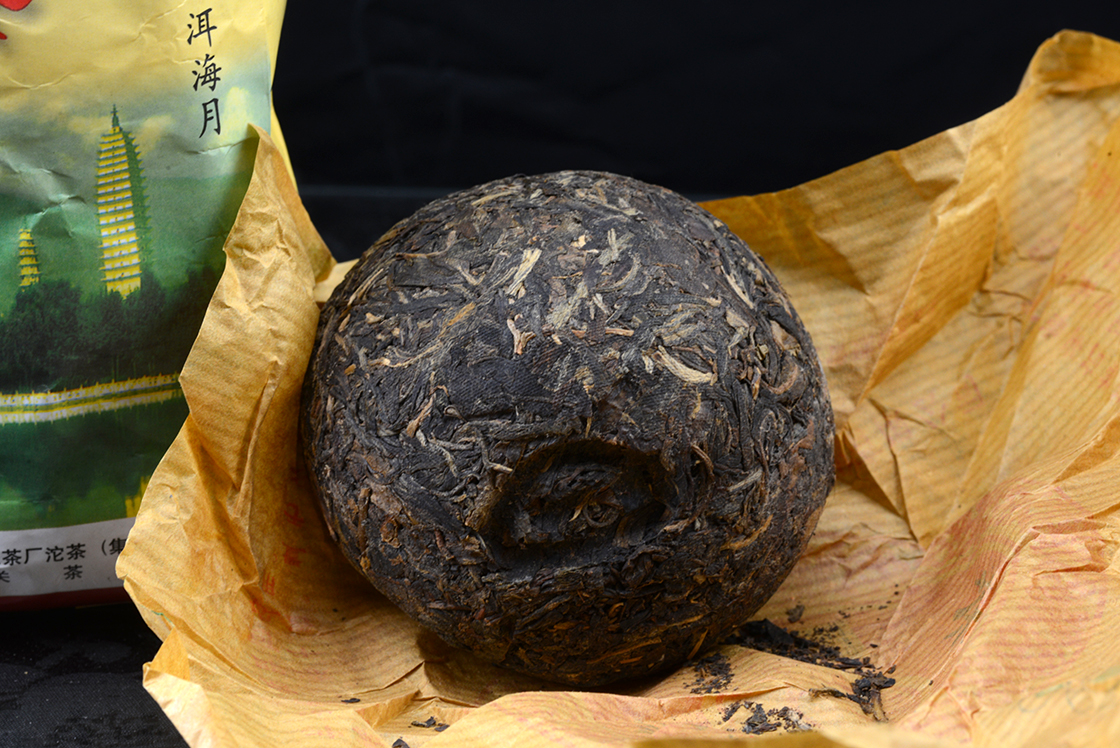 Xiaguan dali te ji tuo sheng puerh tea