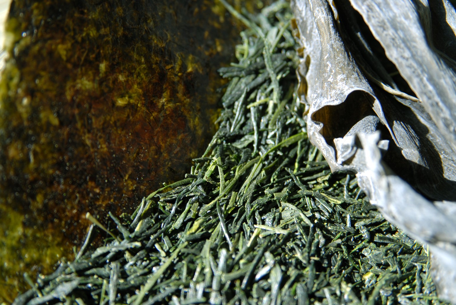 Sencha Soryu  Ocha no Kanbayashi Sencha Soryu 蒼龍 そうりゅう  A 蒼龍" (Sōryū) jelentése azúrkék sárkány ", a távol-keleti mitológiákban a kelet és a tavasz megfelelője. Aki figyelmes, azu emlékezhet Horaido egyik senchájára a szintén sárkány, csak kicsit másképp írt (青龍 Seiryūra).