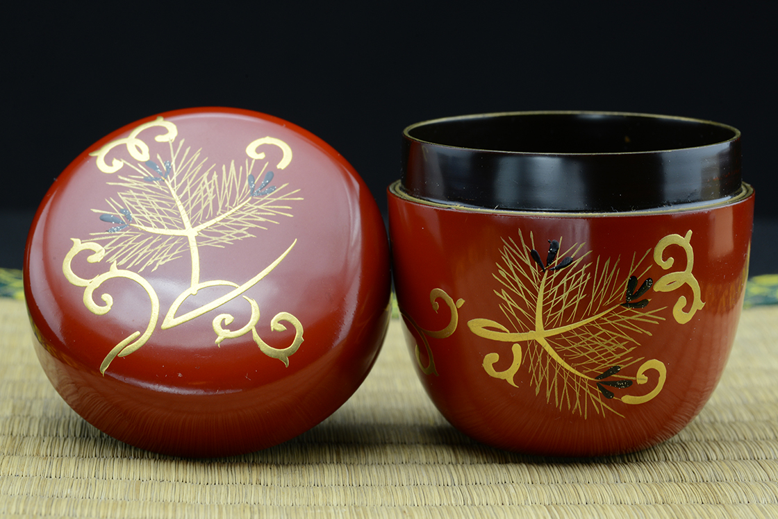 red  natsume matcha container