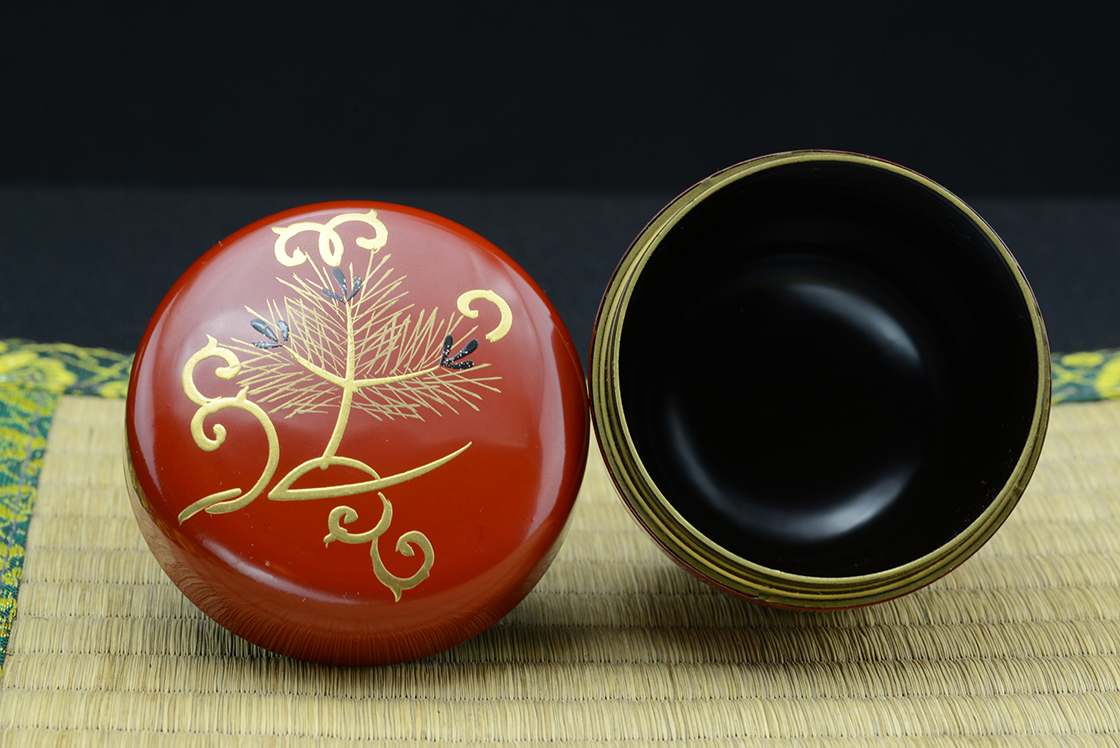 red  natsume matcha container