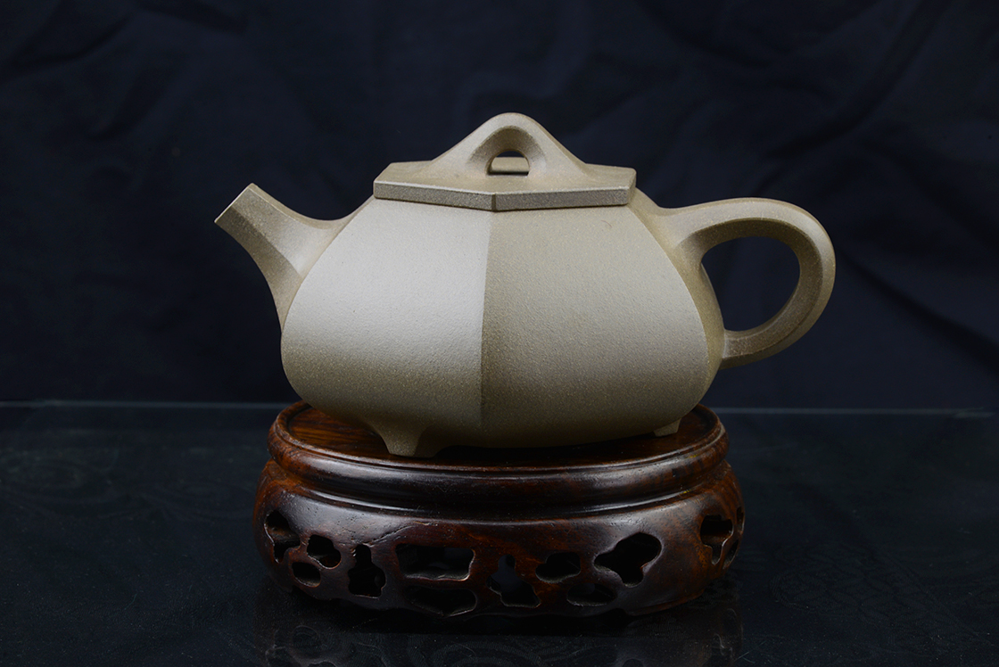 Lifang yixing teáskanna, ami nevét hatszögletű, nehezen formázható alakjáról kapta.
