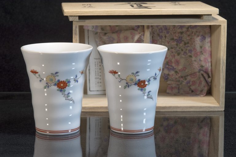 nabeshima kézzel festett japán porcelán teáscsésze pár