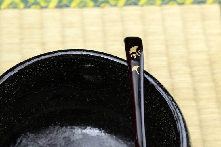 Ginko maki-e chashaku